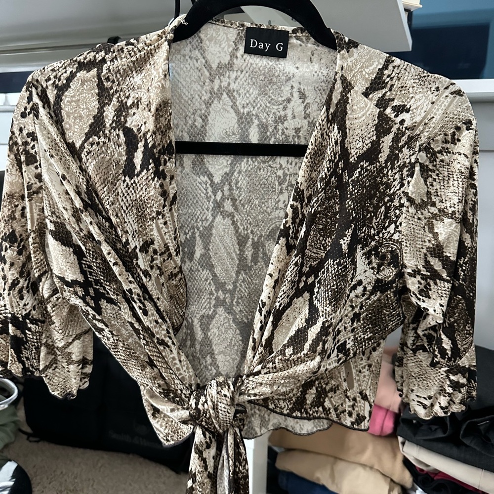 Snake front tie crop top